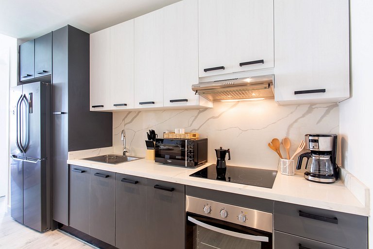 Lujoso de 2 habitaciones frente a la piscina