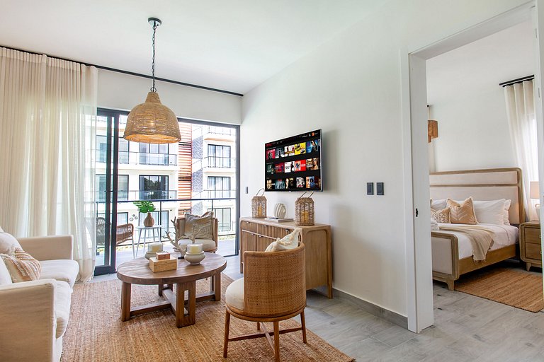 Lujoso de 2 habitaciones frente a la piscina