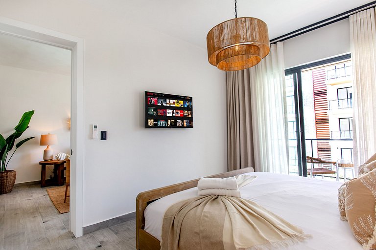 Lujoso de 2 habitaciones frente a la piscina