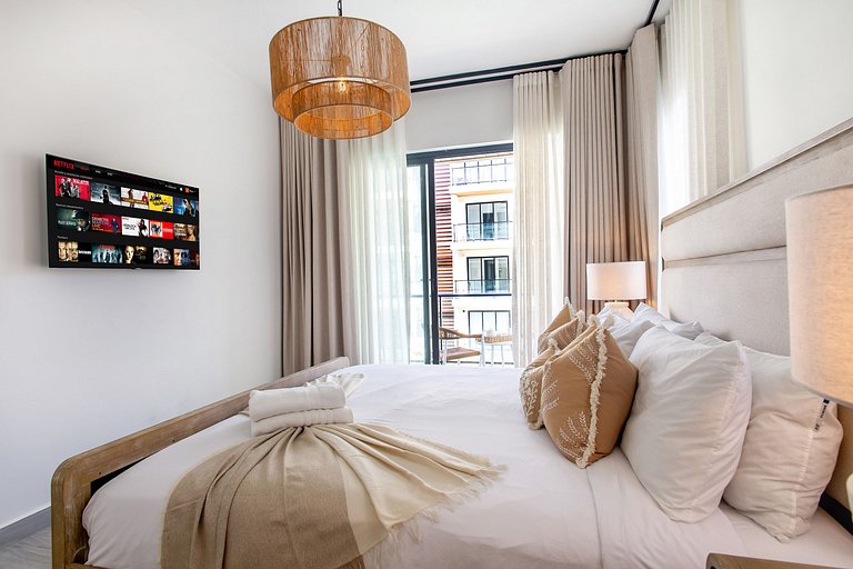 Lujoso de 2 habitaciones frente a la piscina