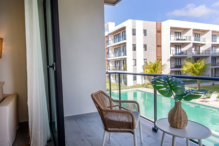 Lujoso de 2 habitaciones frente a la piscina