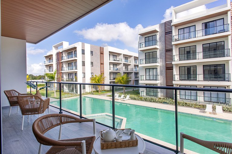 Lujoso de 2 habitaciones frente a la piscina