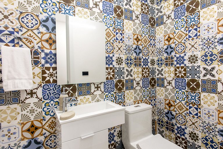 Lujoso de 2 habitaciones frente a la piscina