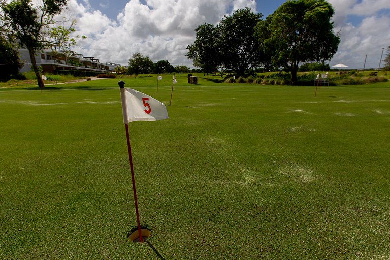 Lujoso de 2 habitaciones frente a la piscina