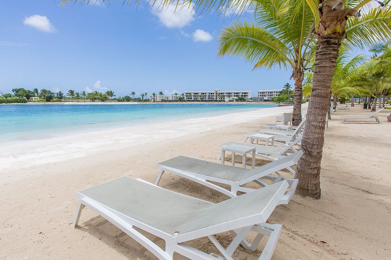 Apartamento 1BR piscina, golf y playa artificial