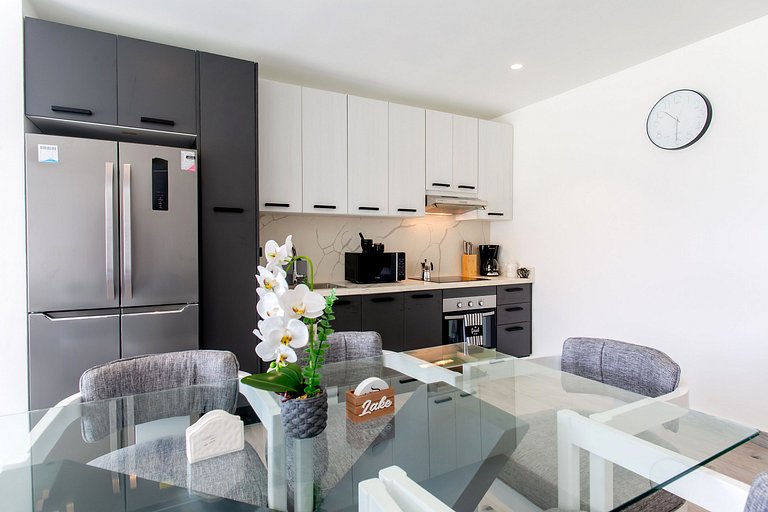 2 habitaciones primer piso, piscina y gimnasio