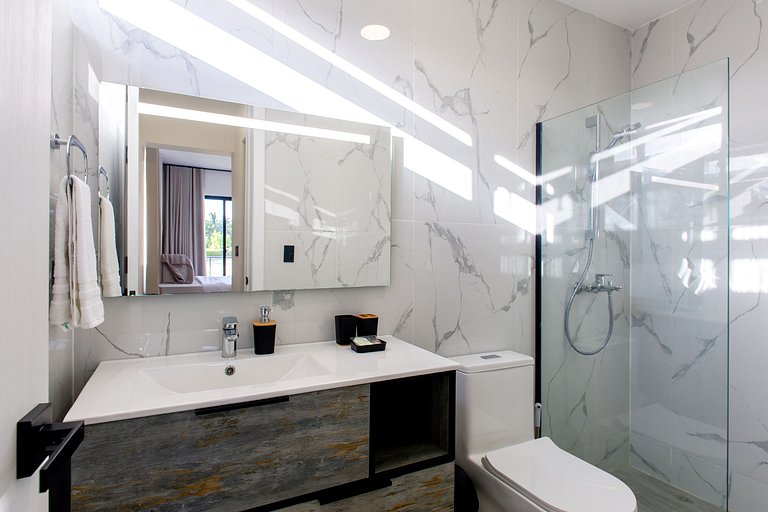 2 habitaciones primer piso, piscina y gimnasio