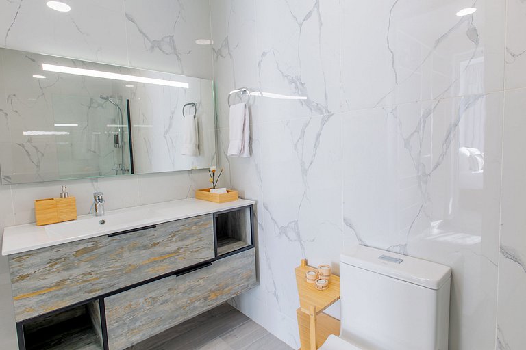 1 habitación, playa artificial, piscina y gimnasio