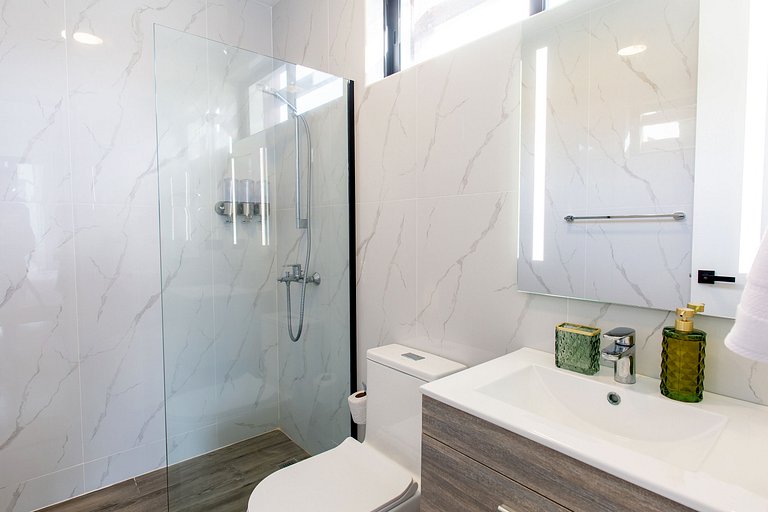 1BR primer nivel, piscina, gym y playa artificial