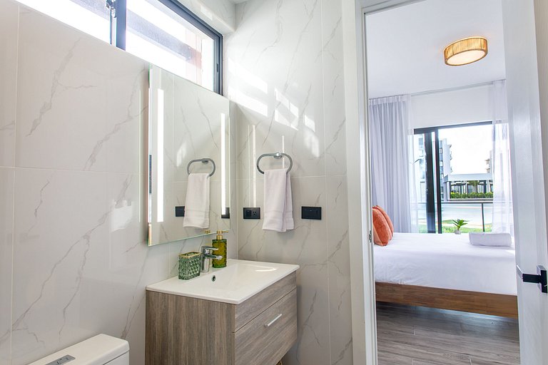 1BR primer nivel, piscina, gym y playa artificial