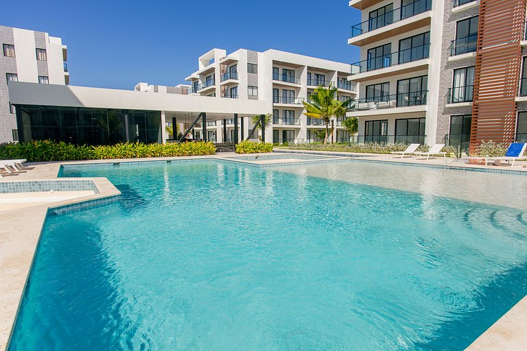 1BR primer nivel, piscina, gym y playa artificial