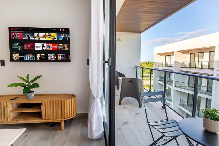 Vista a la Piscina, Gimnasio y Playa Artificial