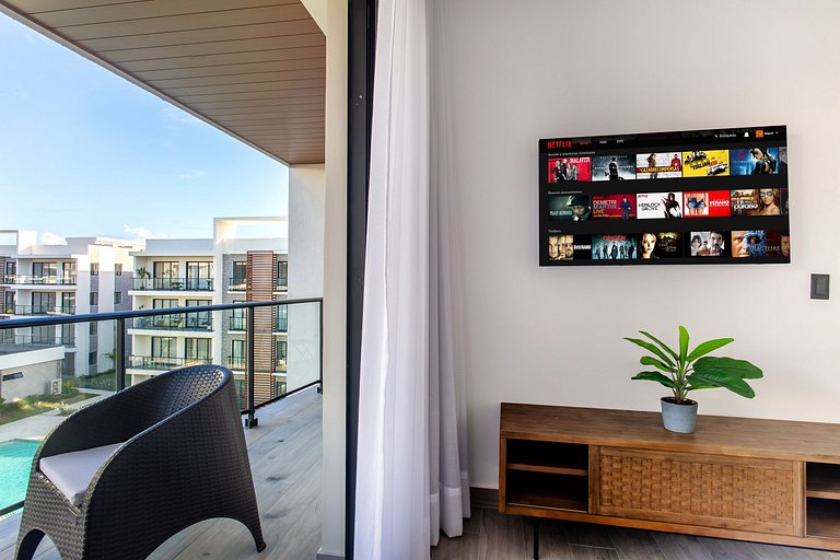 Vista a la Piscina, Gimnasio y Playa Artificial