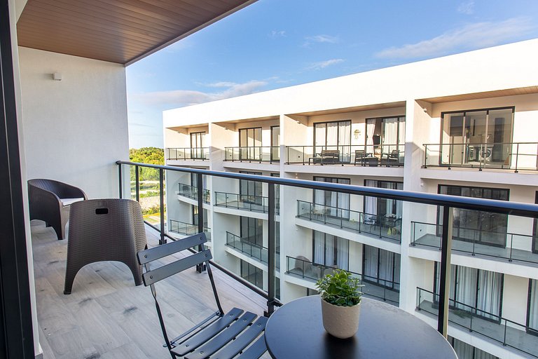 Vista a la Piscina, Gimnasio y Playa Artificial