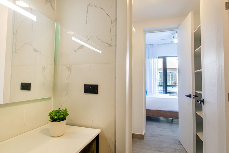 Vista a la Piscina, Gimnasio y Playa Artificial