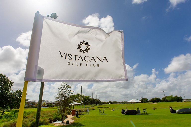 Vista a la Piscina, Gimnasio y Playa Artificial