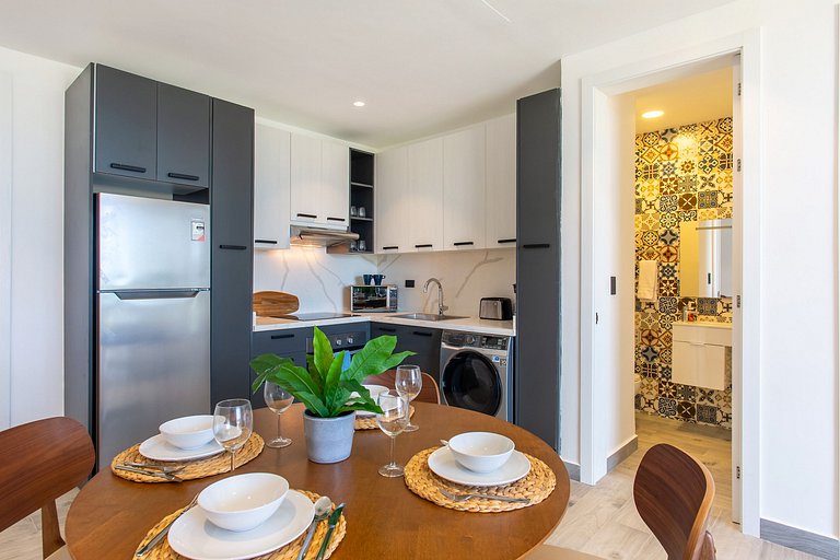 1BR, playa artificial, piscinas, gym, ubicación