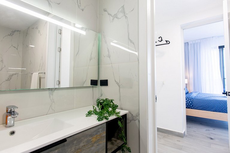 1BR, playa artificial, piscinas, gym, ubicación