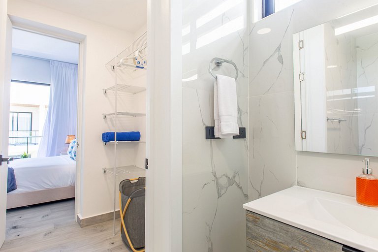 1BR moderno, piscinas, gimnasio y playa artificial