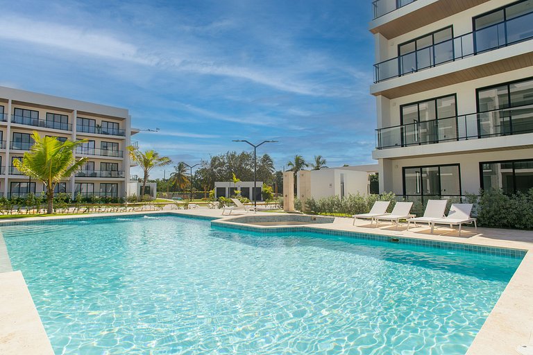 1BR moderno, piscinas, gimnasio y playa artificial
