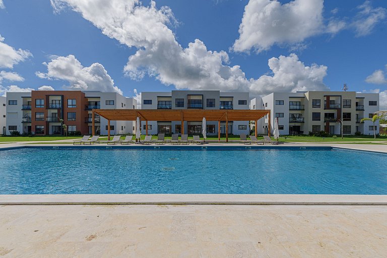 Primer Piso, 4 piscinas, playa cerca y gimnasio