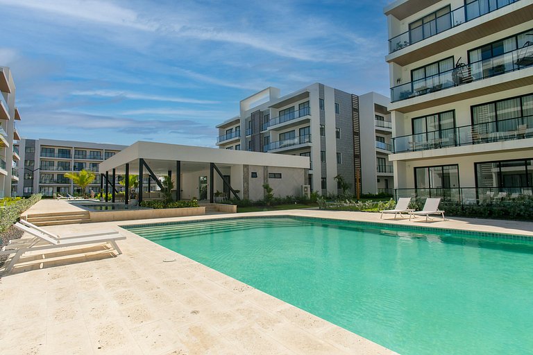 Playa artificial, piscinas, gimnasio, 1 habitación
