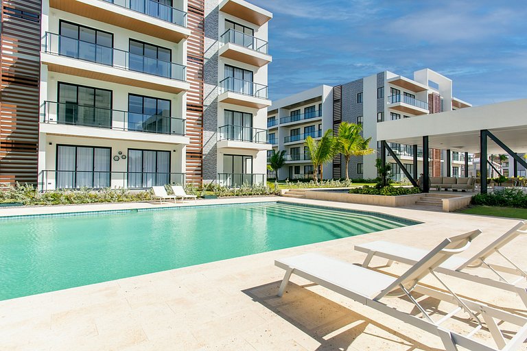 Playa artificial, piscinas, gimnasio, 1 habitación