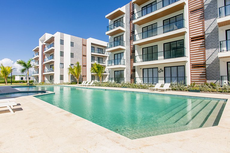Playa artificial, piscinas, gimnasio, 1 habitación