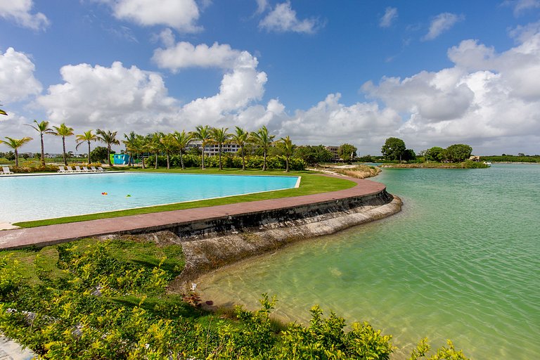Playa artificial, piscinas, gimnasio, 1 habitación