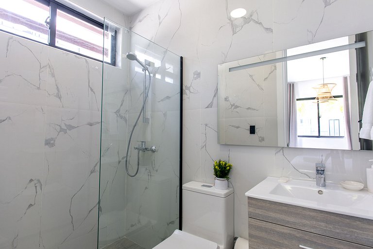 Apartamento en primer nivel con vista a la piscina