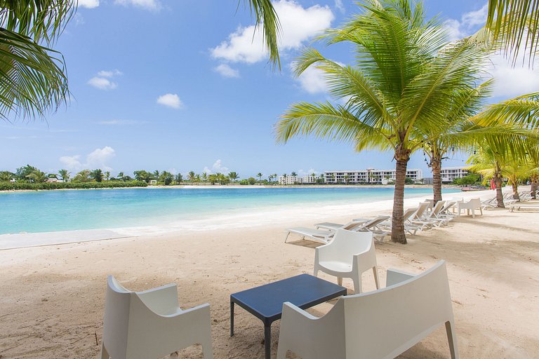 Apartamento en primer nivel con vista a la piscina