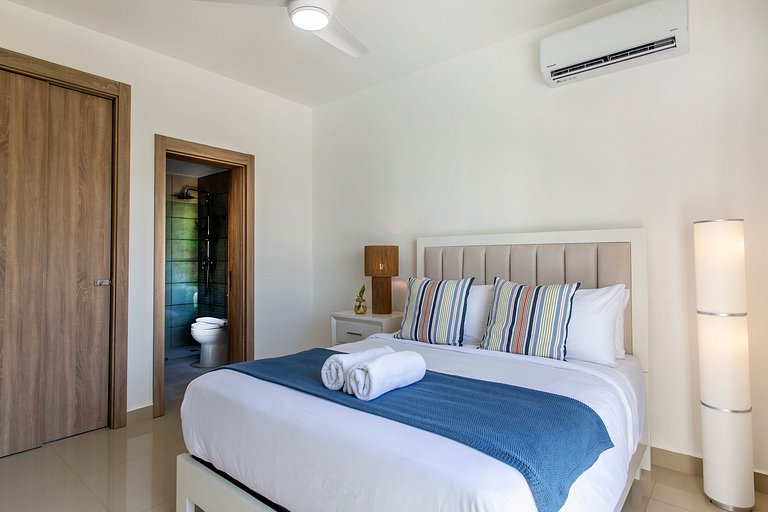 2 habitaciones con vista a piscina y jardín