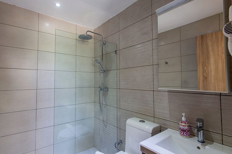 2 habitaciones con vista a piscina y jardín
