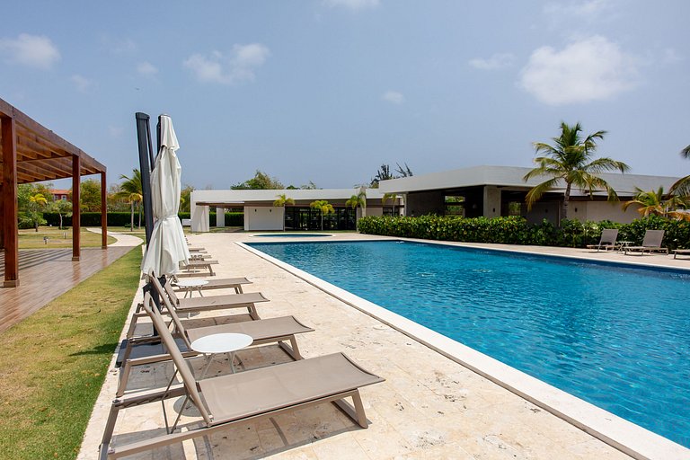 2 habitaciones con vista a piscina y jardín