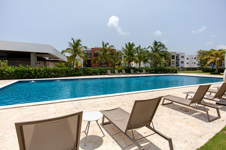 Apartamento de dos Habitaciones piscina y gimnasio